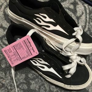 Straye flaming skate shoes